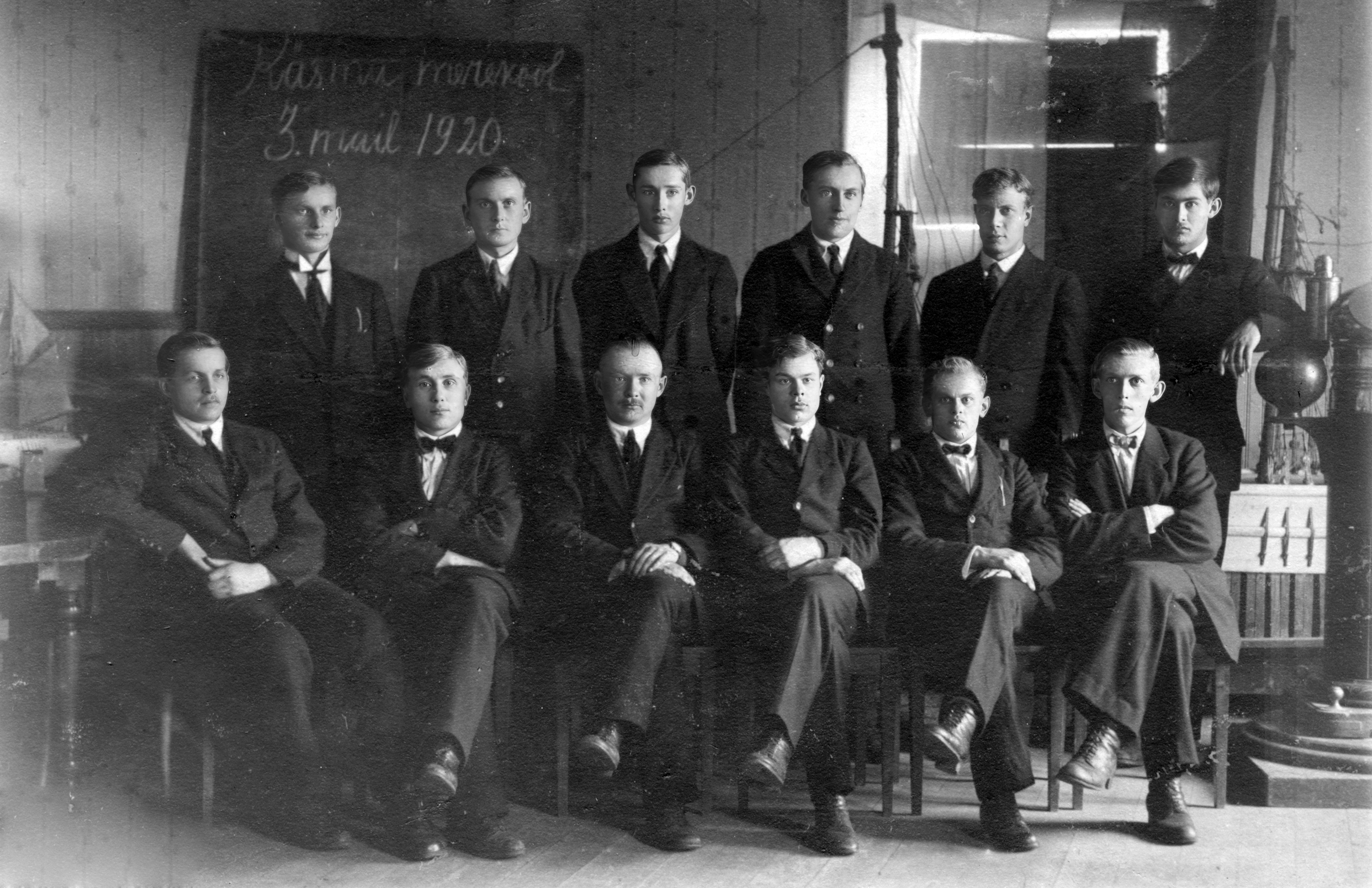 Käsmu Meremuuseum - 3. mail, 1920 Käsmu Merekool.  Guutmann, Mikiver, Männik, Tui, Loosberg, Einholm, Uukiwi, Eintrei, Haili, Wiikholm, Laurentsius, Soomann
