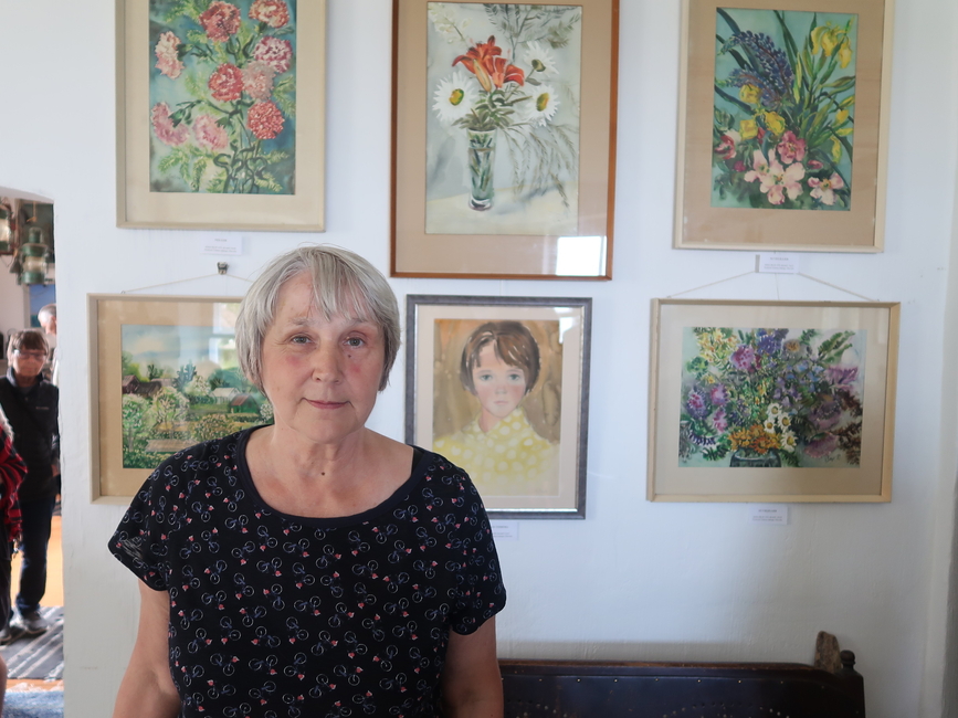 Eelin Tiidema oma lapsepõlve portree taustal