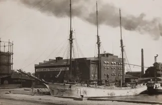 P/L Elfriede Taanis kai ääres