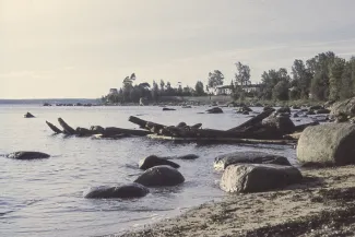 P/L Liisa vrakk 1973, taamal NSVL aegne kordon ümbritsetud taraga