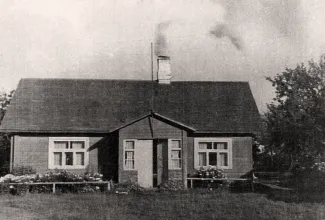 Käsmu küla, Pällu (Pällo) talu elumaja suuremaks tehtud akendega