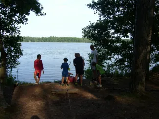 Käsmu Meremuuseum - Laager 2011 noored kalurid Käsmu järvel