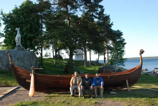 Käsmu Meremuuseum - Viikingilaev AIMAR 2010 laevameistritega enne veeskamist
