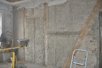 Käsmu Meremuuseum - Saalitoa seinte lubi krohvimine 2015 kevad