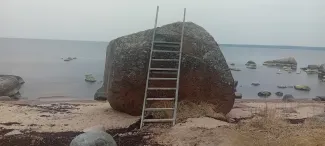 Käsmu Meremuuseum - Redeliga Suur kivi