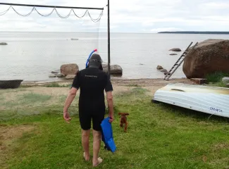 Käsmu Meremuuseum - 19.07.2022 Aarne läheb ujuma, Rosin on 3 kuune