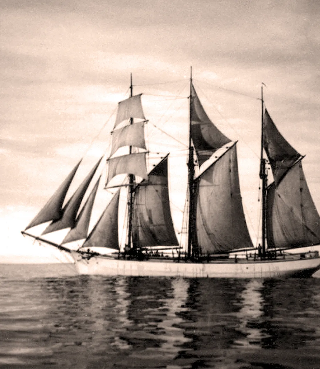 ANETTE 3-mastiline bramseilkuunar täispurjes Käsmu lahel