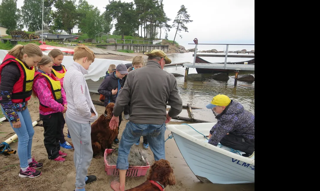 Käsmu Meremuuseum - Laager 2015 laagrilised võrkudega rannas